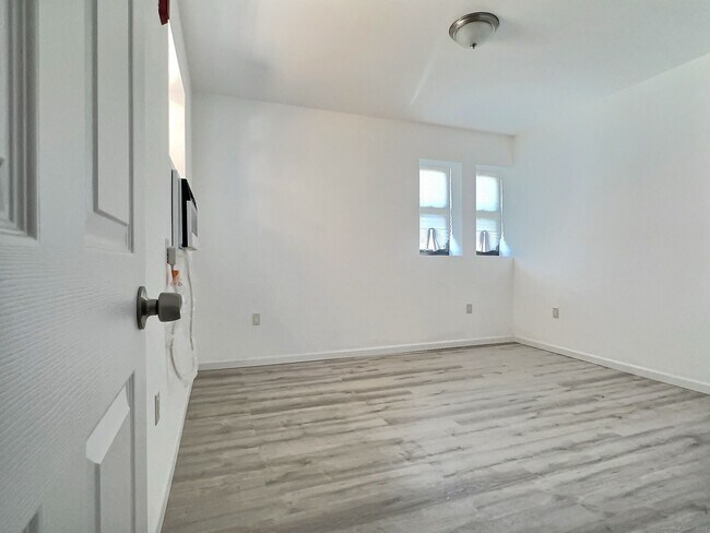 Foto del edificio - 677 Fairfield Ave