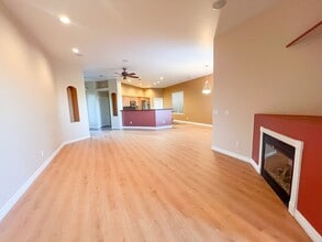 Building Photo - 970 S Golf View Dr