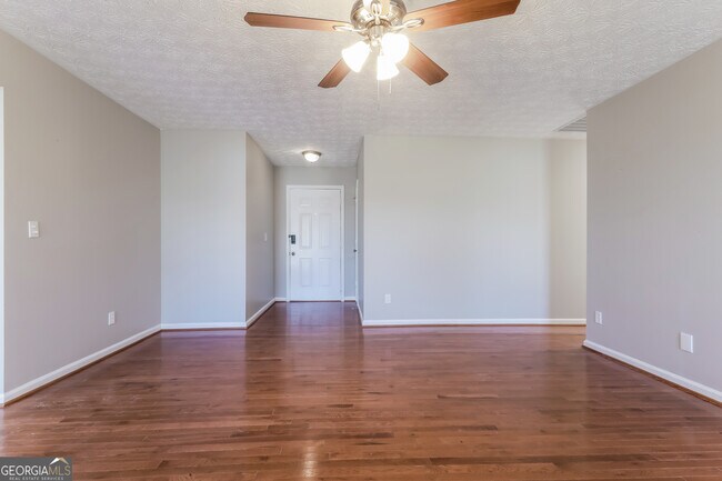 Foto del edificio - 305 Chimney Trace Dr