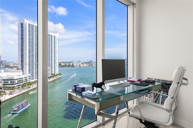 Foto del edificio - 465 Brickell Ave