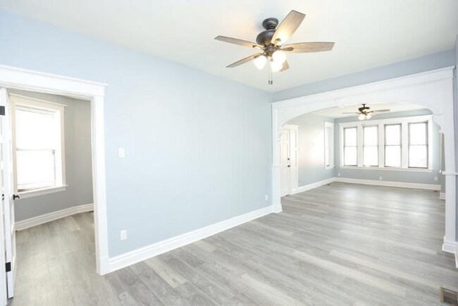 Building Photo - 2039 W 23rd St