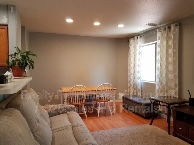 Foto del edificio - 6404 N Conrad Ln
