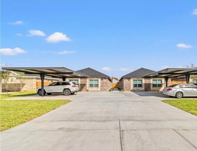 Incluye 2 plazas de aparcamiento cubiertas. - 2513 E Israel Ave