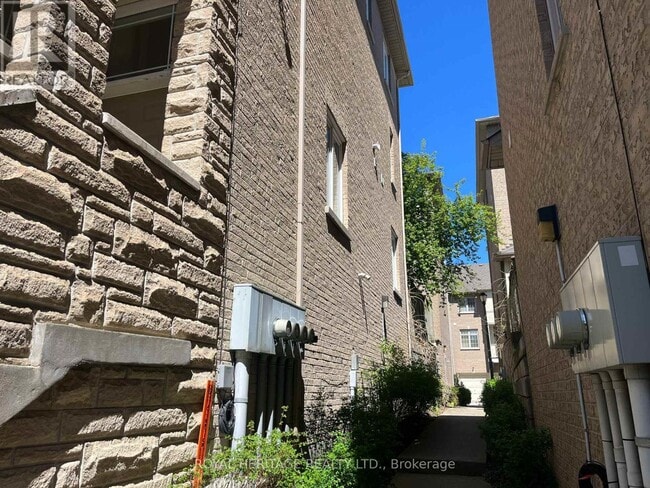Building Photo - 16 William Poole Way
