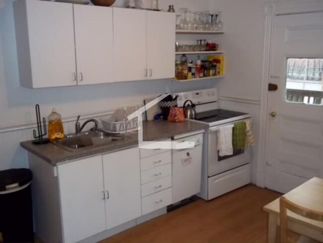 Building Photo - Get $1,000 on closing!  Gorgeous Apt w Heat & Hot Water Included, Great for BU students near T.  ...