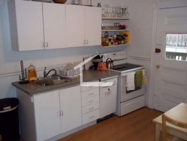 Foto del edificio - Get $1,000 on closing!  Gorgeous Apt w Heat & Hot Water Included, Great for BU students near T.  ...