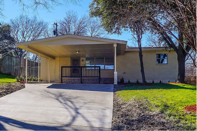 Foto del edificio - 2130 Forest Oaks Dr