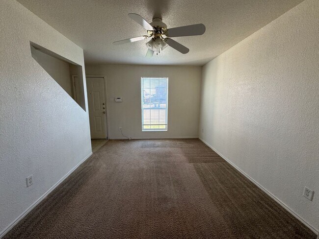 Foto del edificio - 4405 Abigail Dr