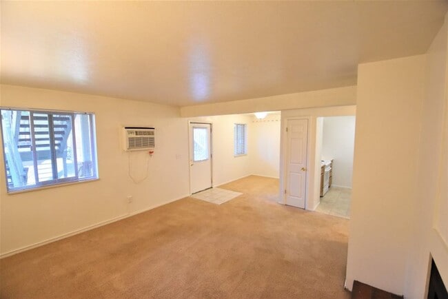 Building Photo - Spacious 2 Bedroom on Arapahoe