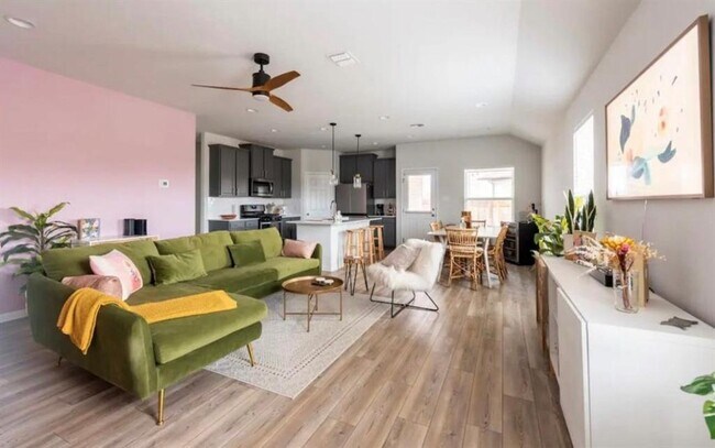 Building Photo - 375 Silver Springs Bend