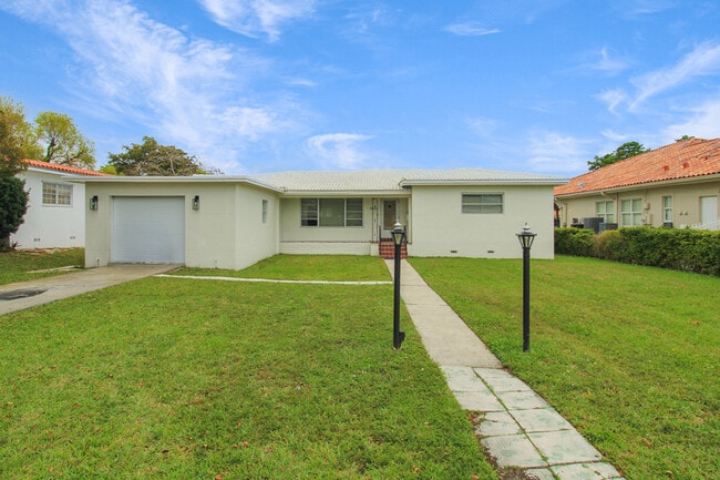 Building Photo - 1025 Hunting Lodge Dr