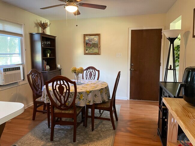 Dining room - 39 Lisburn Ave