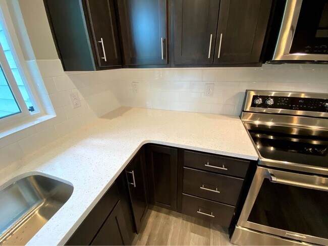 Building Photo - 13421 Admiralty Way