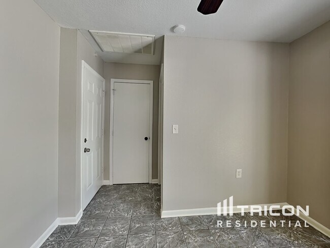 Foto del edificio - 3701 Sapphire Ln