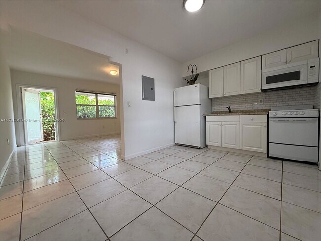 Foto del edificio - 424 NE 64th St
