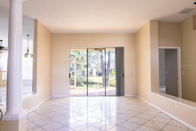 Building Photo - 10406 Canary Isle Dr