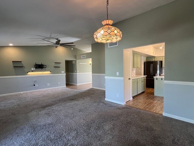 Building Photo - 3 Bedroom Home