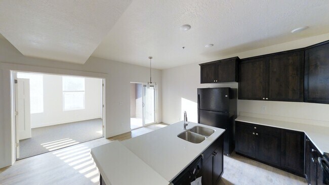 Foto del edificio - 45 South Main Street, Unit 201