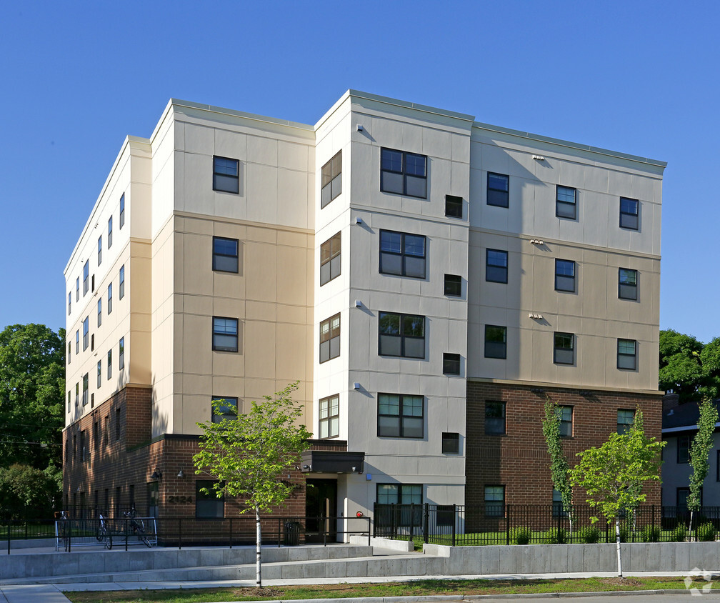 Primary Photo - Grand & Finn Apartments