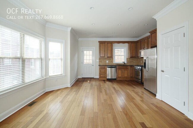 Building Photo - Fairmount 3 Bed Apartment