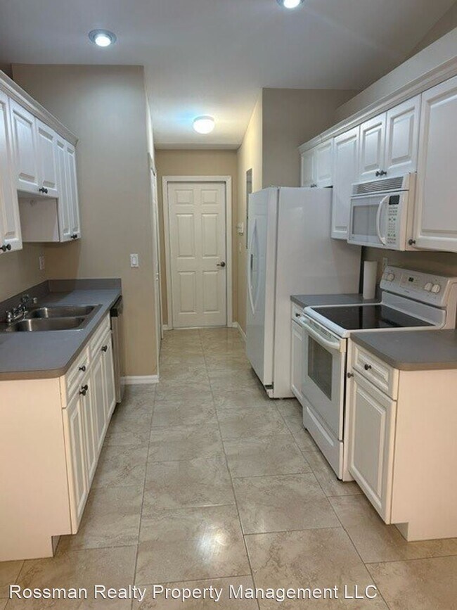 Building Photo - 3 br, 2 bath House - 4024 SW 7th Ave