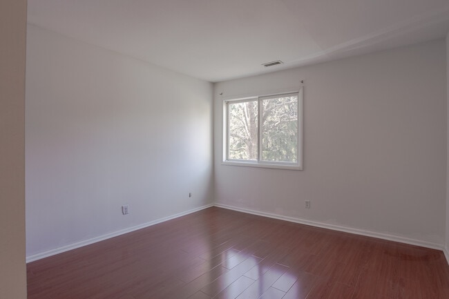Building Photo - 1203 Sayre Dr