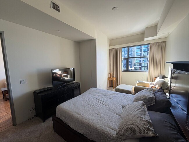 Foto del edificio - Fully Furnished Little Italy Condo in Aperture – Private Balcony, In-Unit Laundry & Underground P...