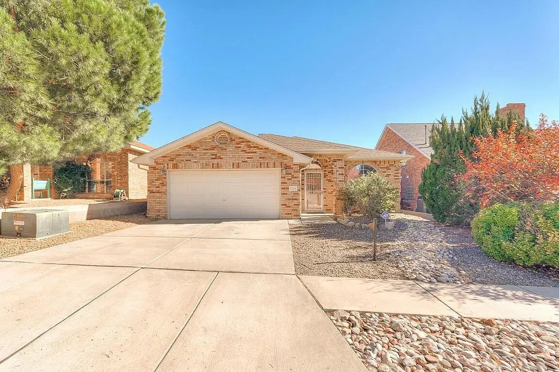 Foto principal - 9216 Saguaro St NW