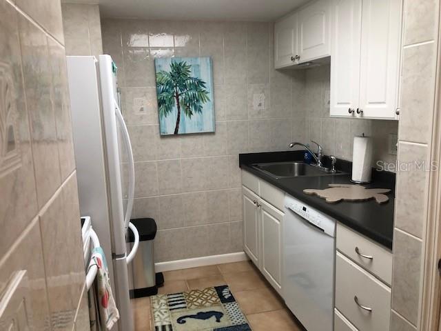 Foto del edificio - 8921 Blind Pass Rd