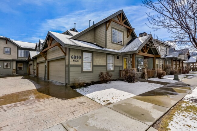 Building Photo - 6010 N Fox Pointe Cir