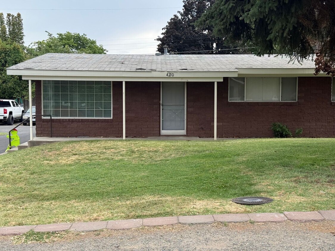 Primary Photo - 4210 W Chestnut Ave
