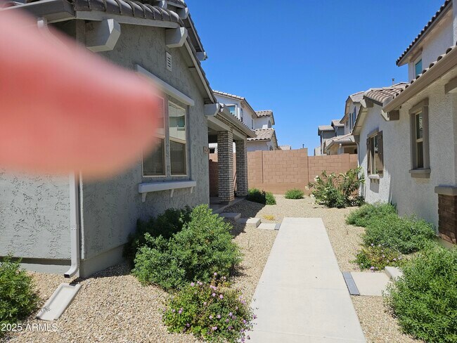 Building Photo - 14224 W Hackamore Dr