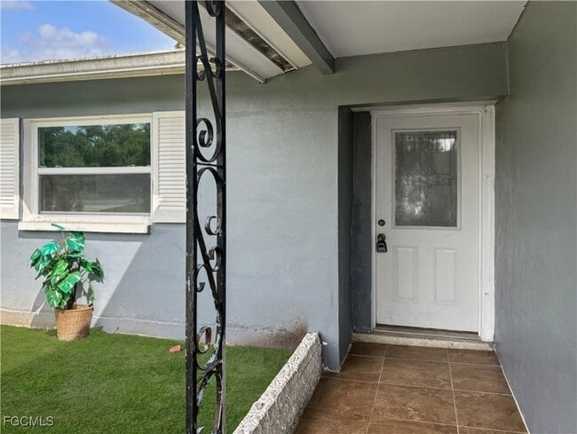 Foto del edificio - 131 Schneider Dr