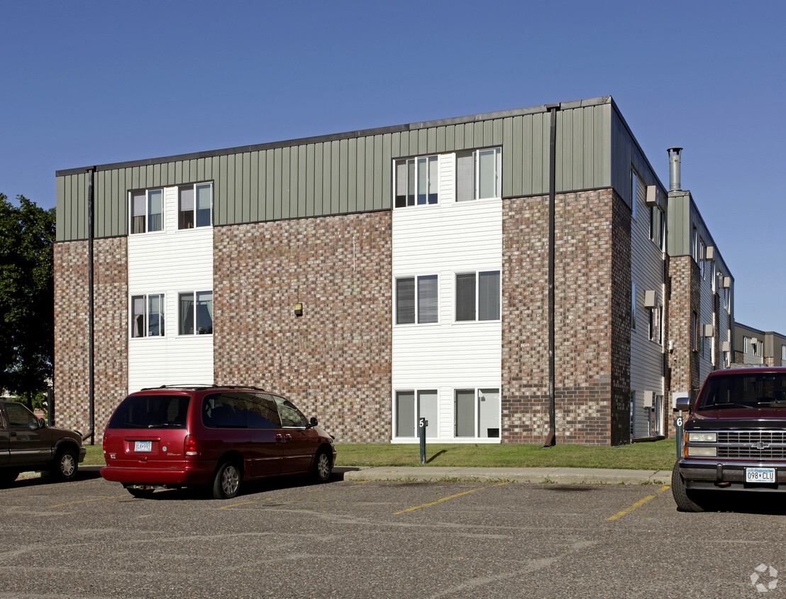 Building Photo - 401 7th St S