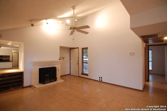 Building Photo - 8655 DATAPOINT Dr