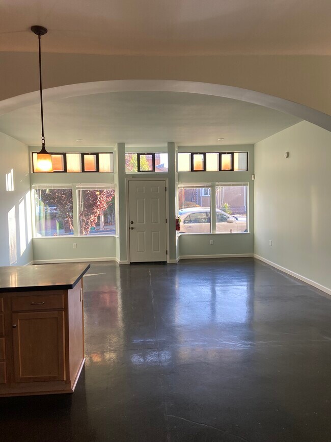 Building Photo - 2800 Madera Ave