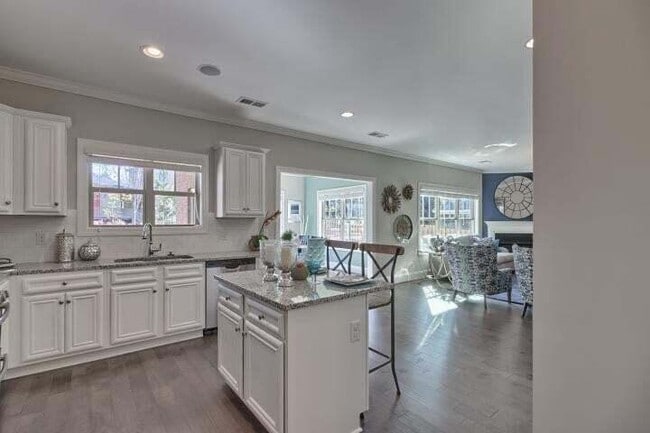 Building Photo - 184 Niblick Dr