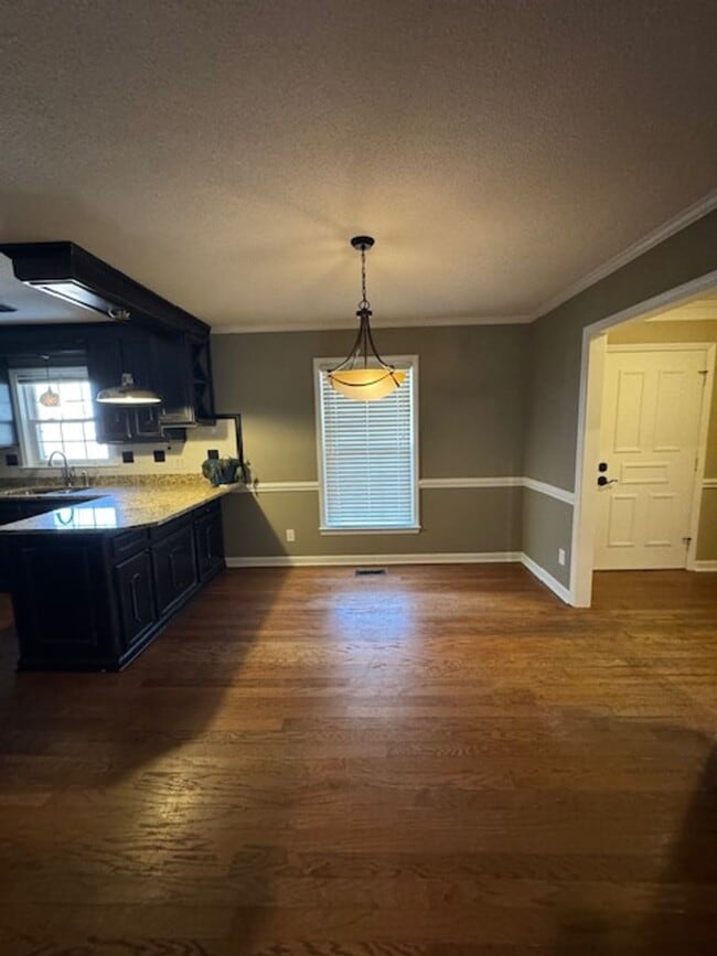 Building Photo - 404 Todd Dr