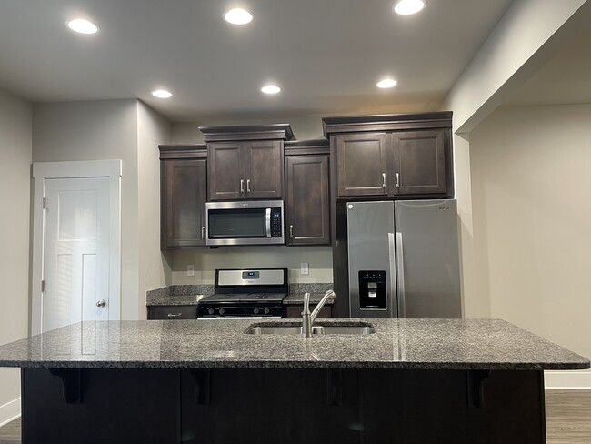 Building Photo - 377 Hague Dr