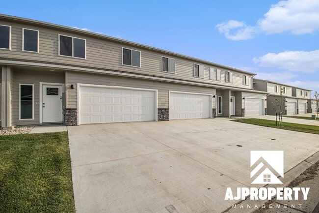 Building Photo - 5702 E Avett Pl