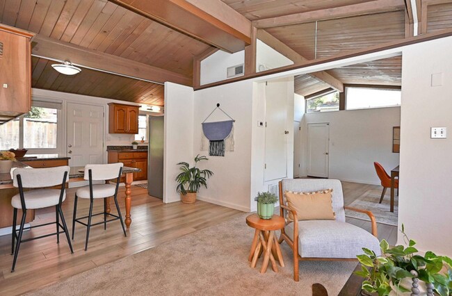 Foto del edificio - 4 Bed Castro Valley Home For Rent