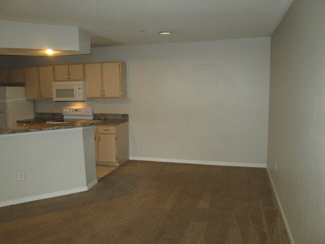 Dining Area - 802 Crest Pines Dr