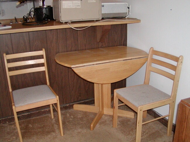 Building Photo - Silver Queen West Condo - Studio/1 Bath Unit on Ground Floor with Views