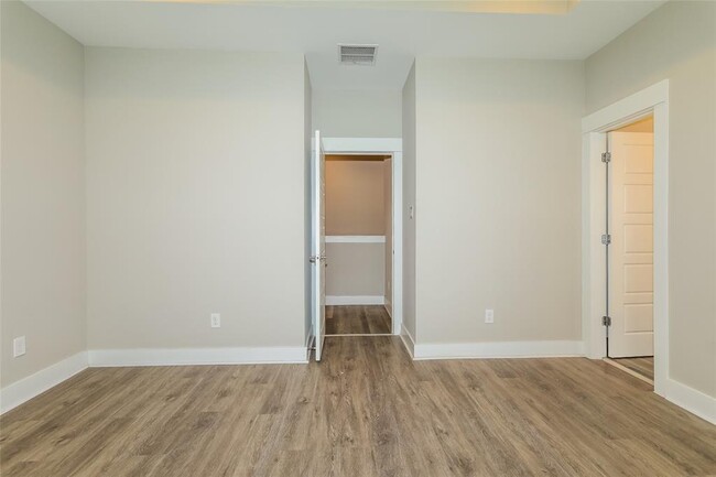 Foto del edificio - 1233 W Tidwell Rd
