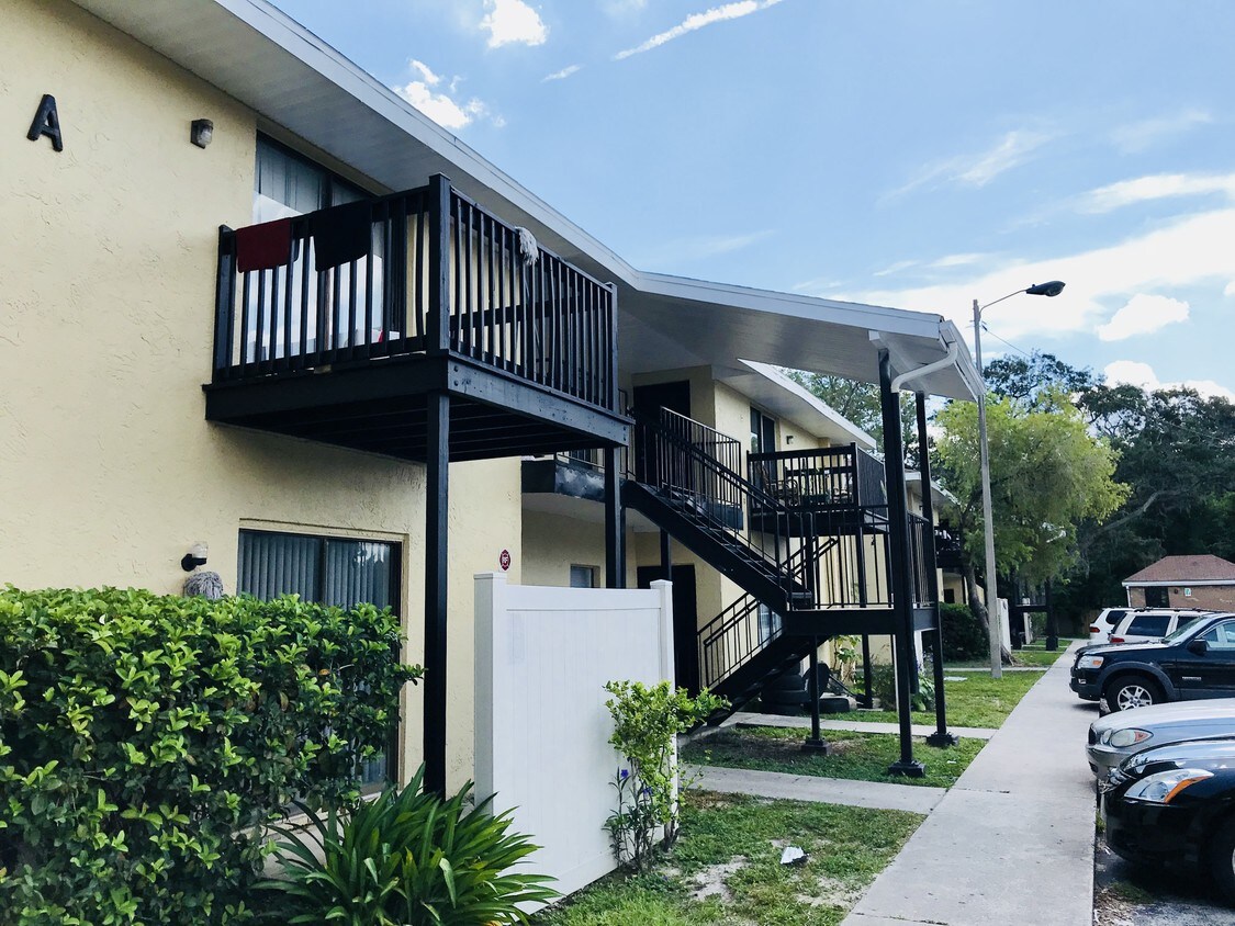 Primary Photo - Columbia Oaks Apartments