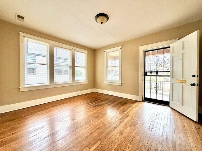 Foto del edificio - 831 Maury St