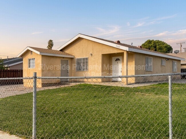 Foto del edificio - 7257 Wakefield Ct