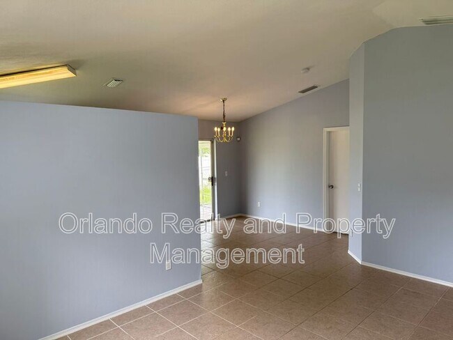 Building Photo - 1018 Dampierre Ct