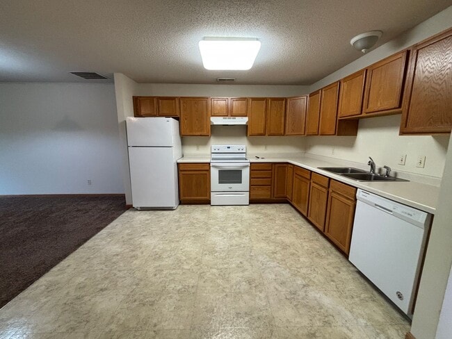 Building Photo - Cozy One-Level Living in New Richmond: Charming 2-Bedroom Home