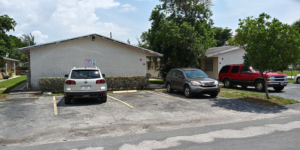 Primary Photo - 115 NE 5 St